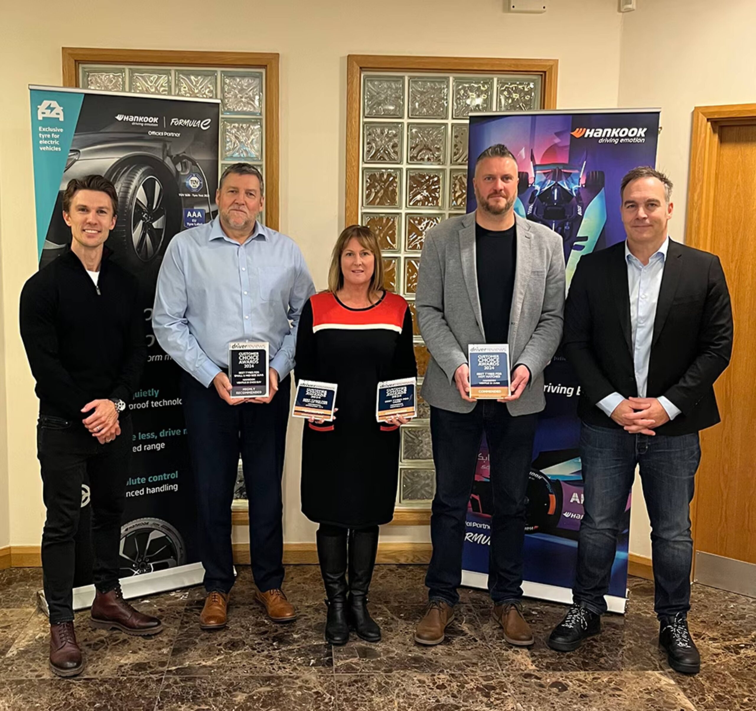 Hankook Tire UK recibe cuatro premios en los premios Customer Choice Awards de DriverReviews 2024/25