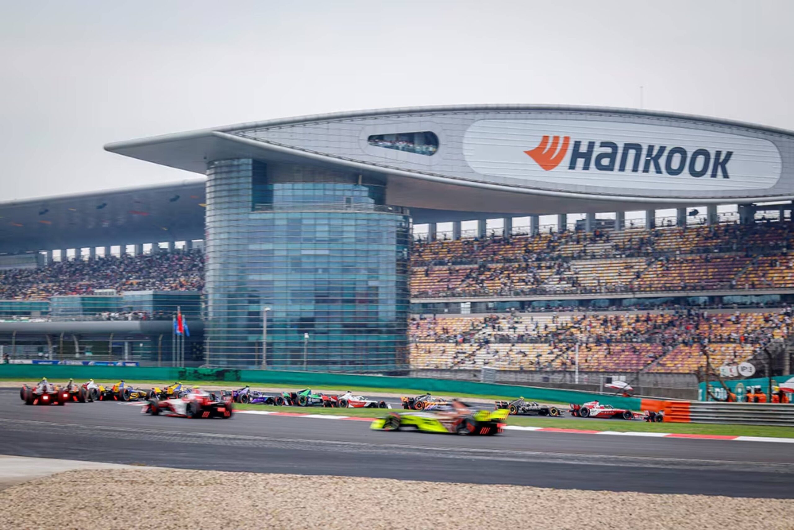 Hankook muestra el liderazgo de las llantas EV en el 2025 Hankook Shanghai E-Prix